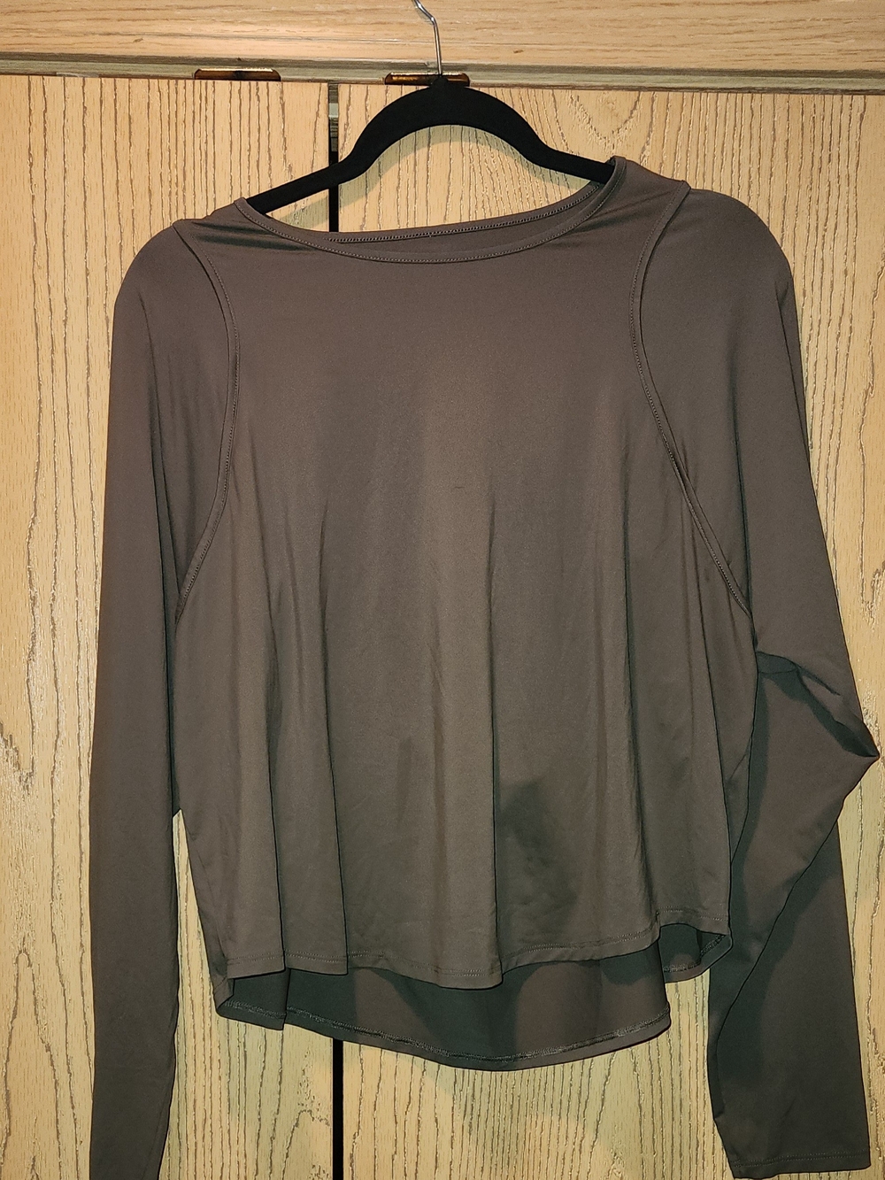 Old Navy Women’s Long-Sleeve Crewneck Cropped Athletic Top in Olive